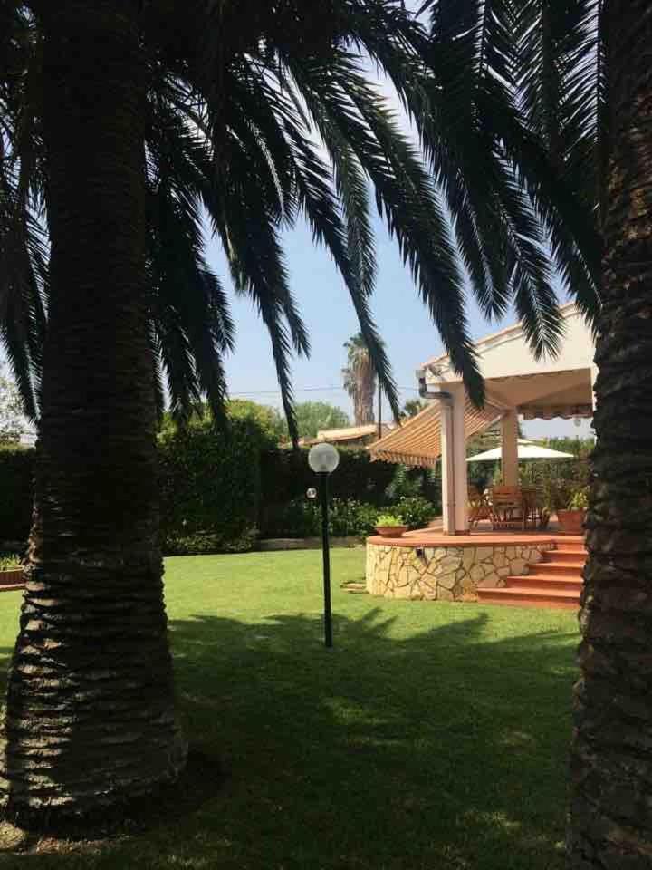 Le Tre Palme Villa Fontane Bianche Bagian luar foto