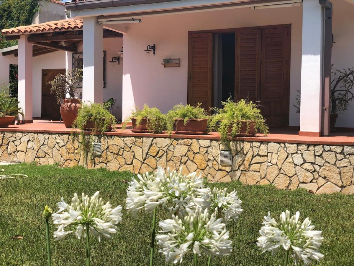 Le Tre Palme Villa Fontane Bianche Bagian luar foto